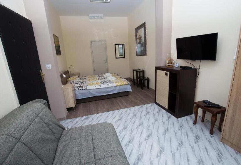 اتاق استاندارد با تخت دوبل و چشم‌انداز, Art Guesthouse