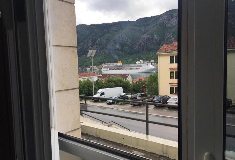 اتاق استاندارد با تخت دوبل و چشمانداز, Art Guesthouse