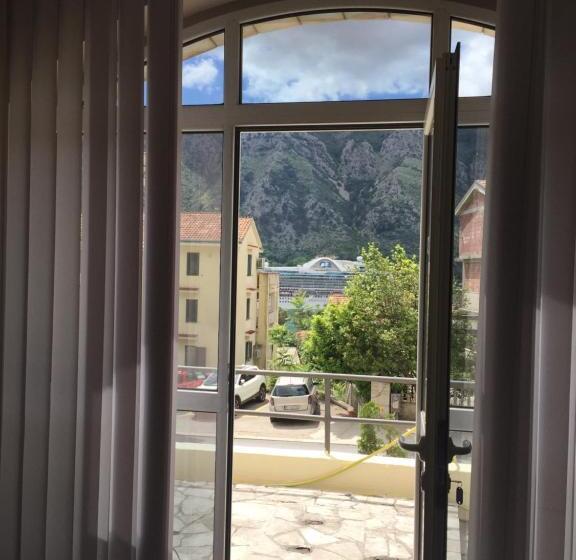 اتاق استاندارد با تخت دوبل و چشم‌انداز, Art Guesthouse