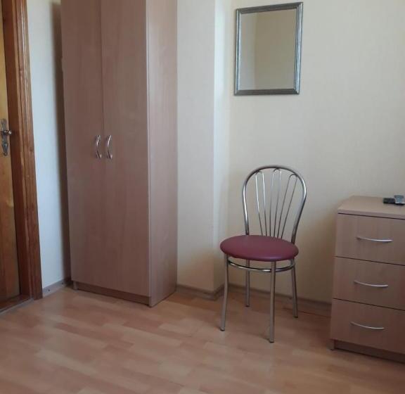 اتاق عادی یک تخته, Pas Birutę