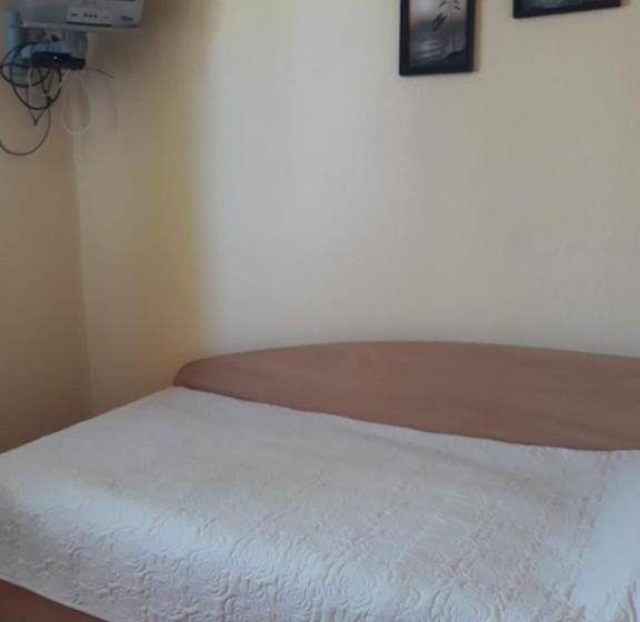 اتاق عادی یک تخته, Pas Birutę