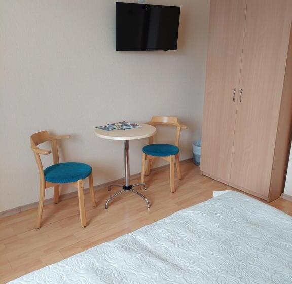 اتاق سوپریور, Pas Birutę