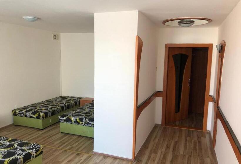 テラス付き１ベッドルームアパートメント, Penzión Dukát