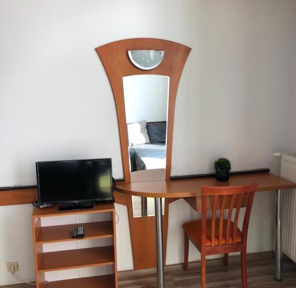 テラス付き１ベッドルームアパートメント, Penzión Dukát