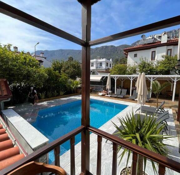 חדר סטנדרט לשלושה עם נוף לבריכה, Yelken Hotel Akyaka