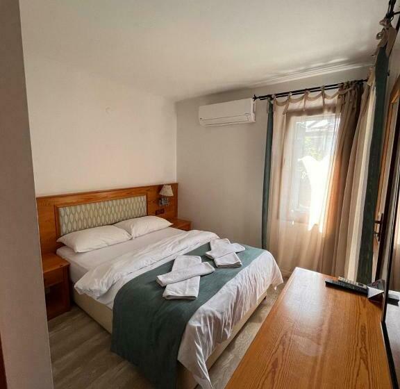 חדר סטנדרט לשלושה עם נוף לבריכה, Yelken Hotel Akyaka