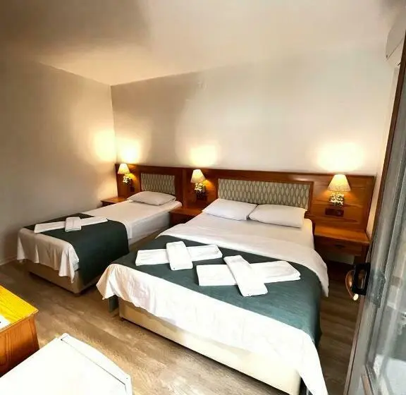 اتاق استاندارد سه تخته با چشم‌انداز استخر, Yelken Hotel Akyaka