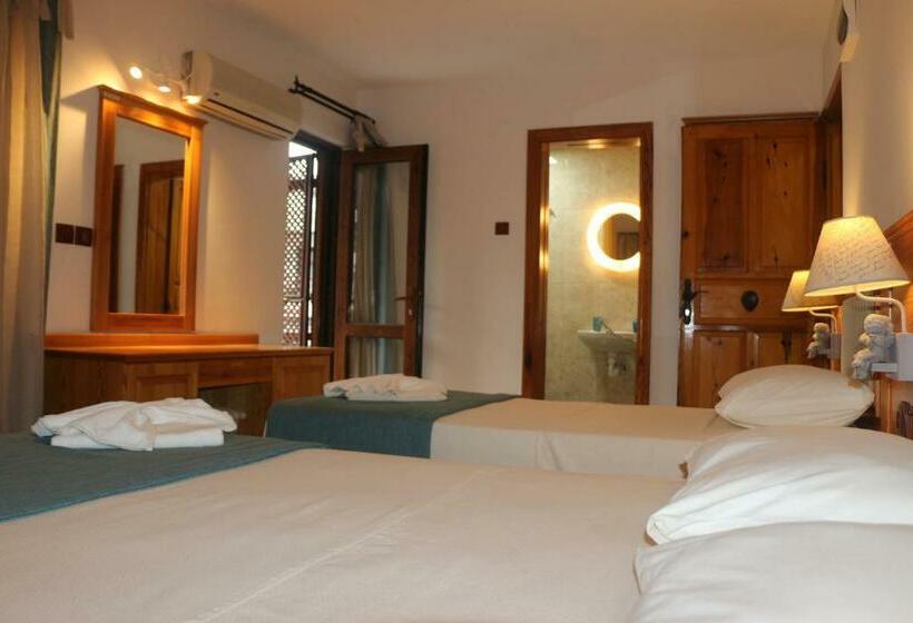 Трехместный Номер Стандарт Вид на Бассейн, Yelken Hotel Akyaka