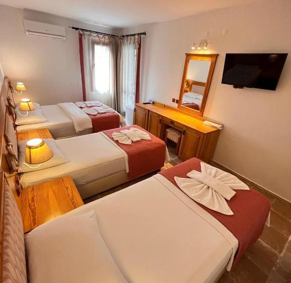 חדר לארבעה סטנדרטי עם מרפסת, Yelken Hotel Akyaka