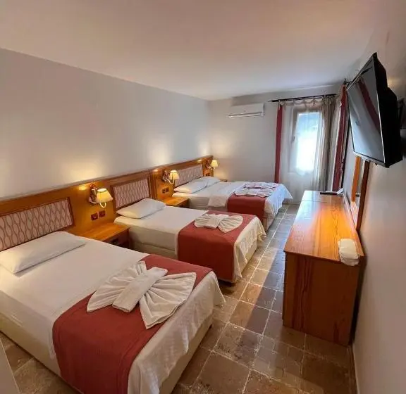 اتاق استاندارد چهارنفره با بالکن, Yelken Hotel Akyaka