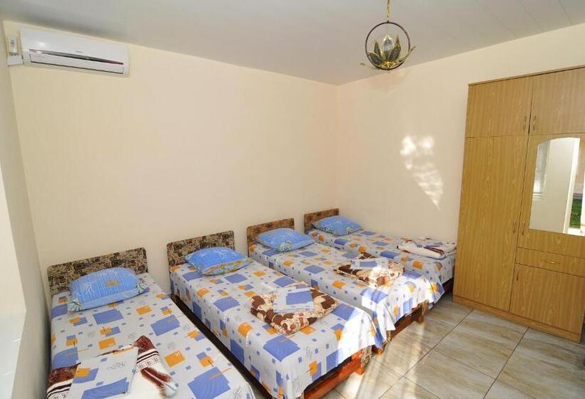 이코노이 4인룸, база відпочинку сонячна