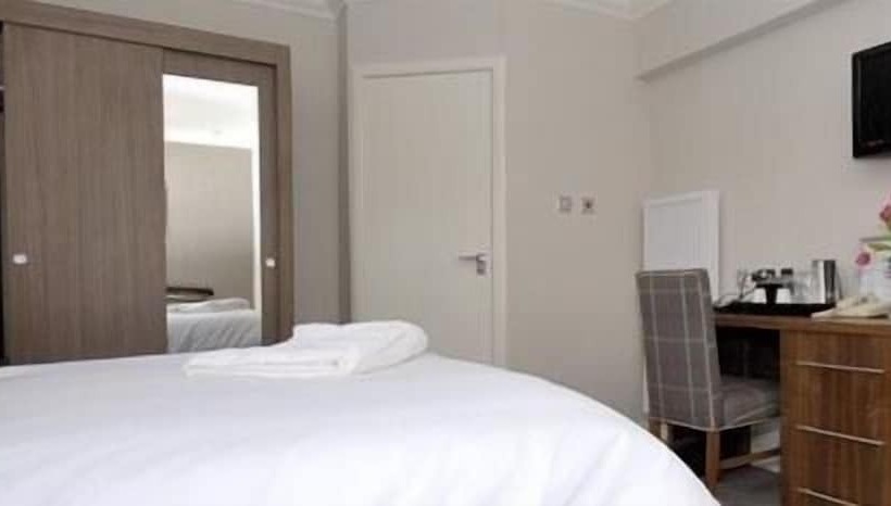 اتاق خانوادگی, Anchor Hotel And Seabed Restaurant