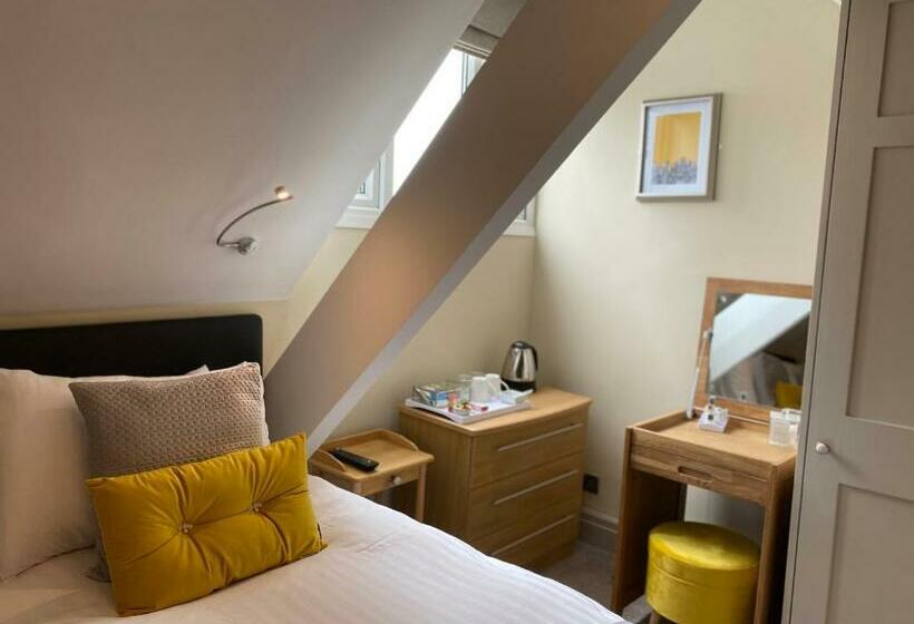 Номер Стандарт, Ashbourne House