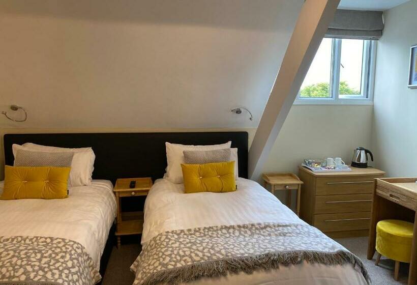 Номер Стандарт, Ashbourne House