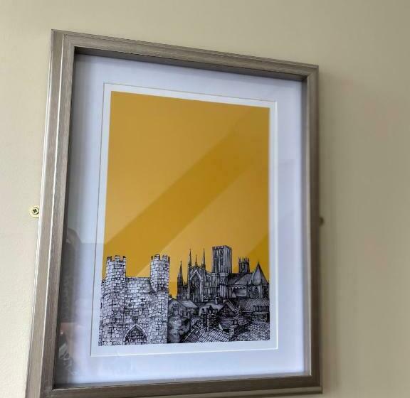 Номер Стандарт, Ashbourne House