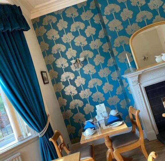 Номер Стандарт, Ashbourne House