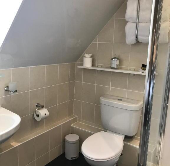 Номер Стандарт, Ashbourne House