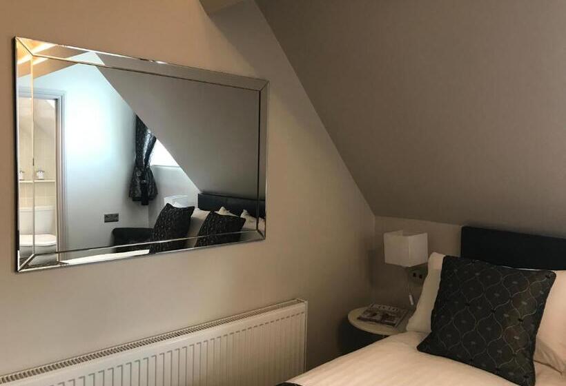 Номер Стандарт, Ashbourne House