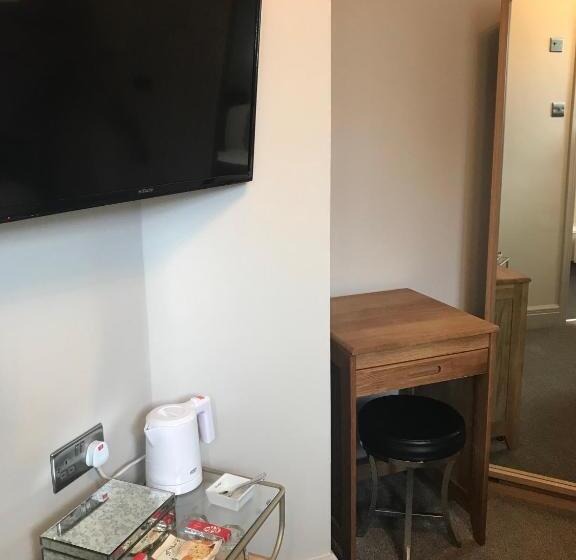 Номер Стандарт, Ashbourne House