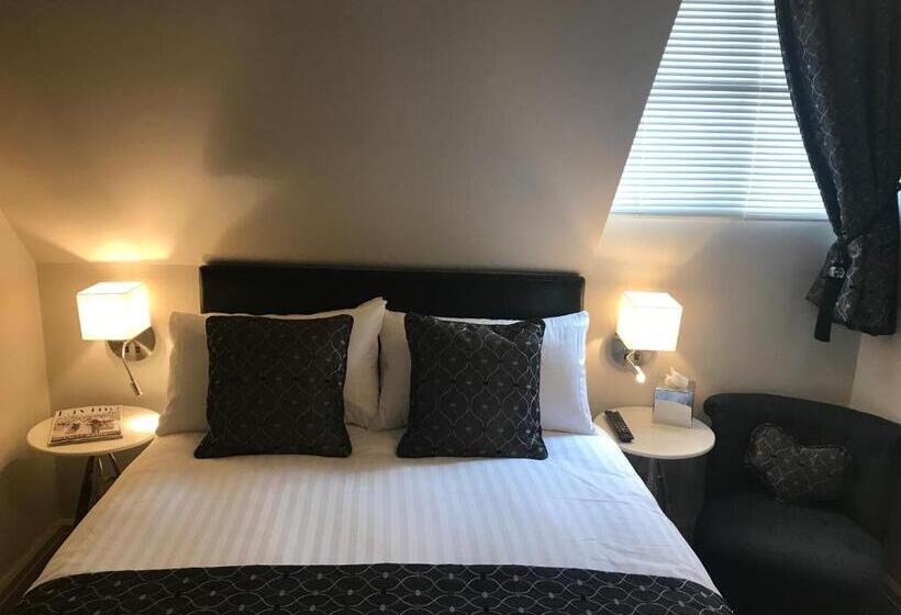 Номер Стандарт, Ashbourne House