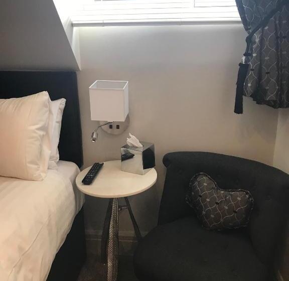 Номер Стандарт, Ashbourne House