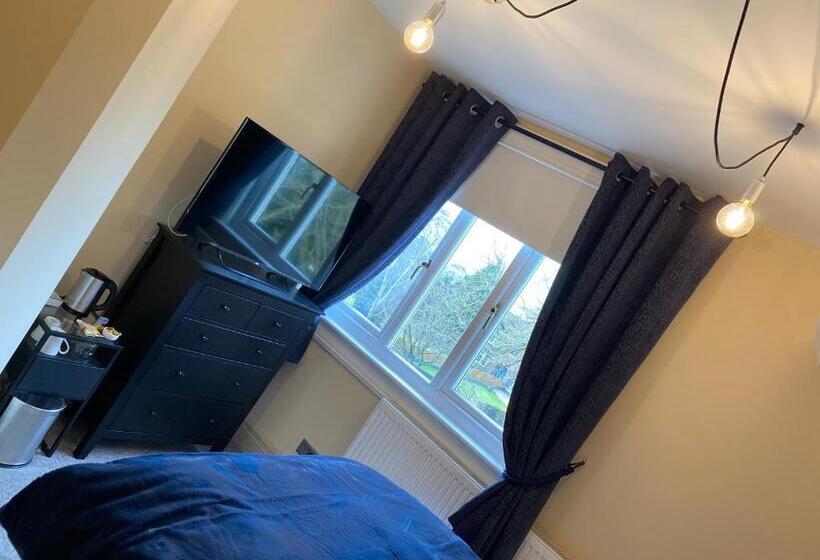 Номер Стандарт, Ashbourne House