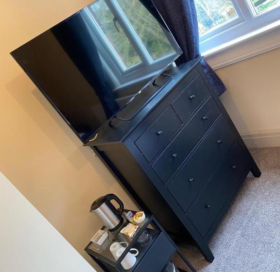 Номер Стандарт, Ashbourne House