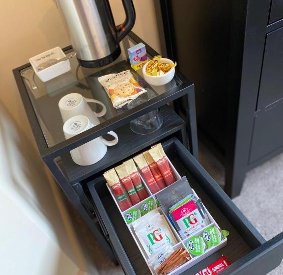 Номер Стандарт, Ashbourne House