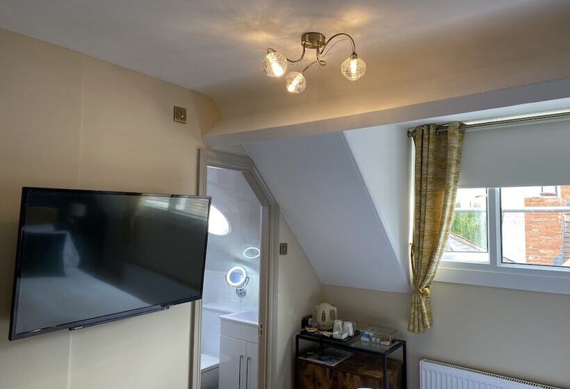 Номер Стандарт, Ashbourne House