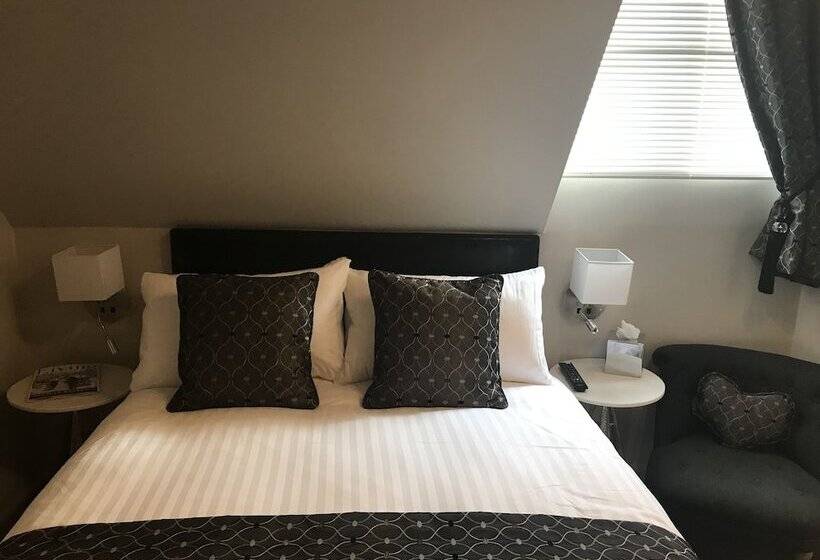 Номер Стандарт, Ashbourne House