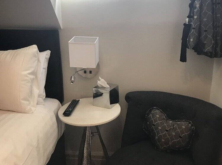 Номер Стандарт, Ashbourne House