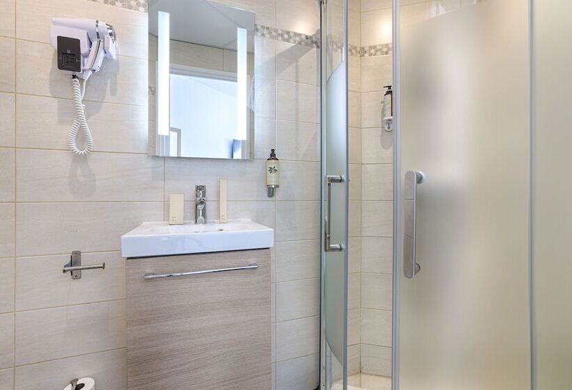 标准单人间, De Paris