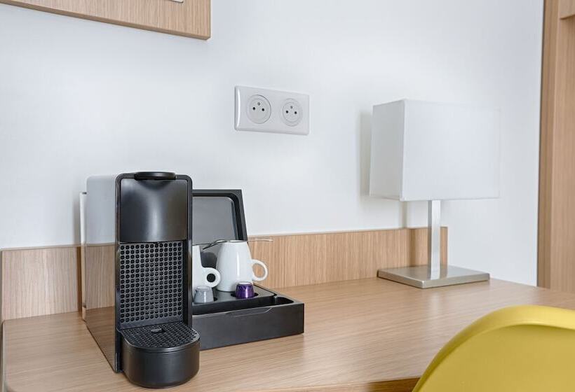 标准单人间, De Paris