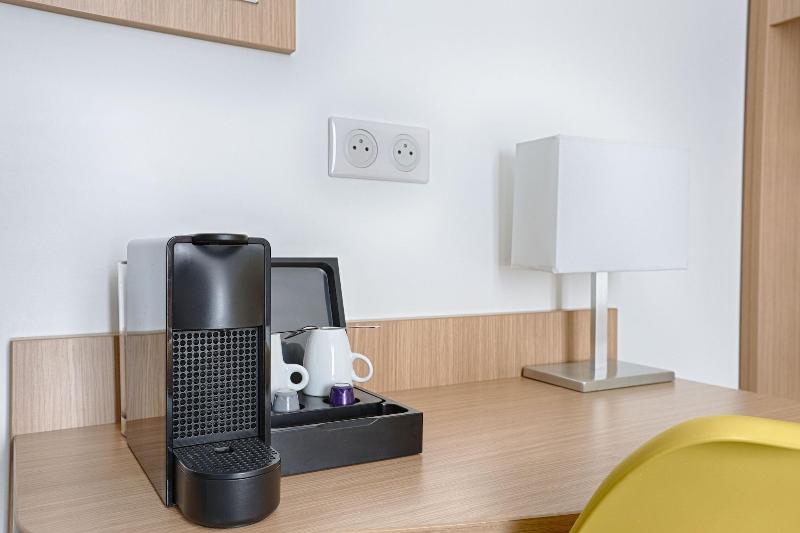 标准单人间, De Paris