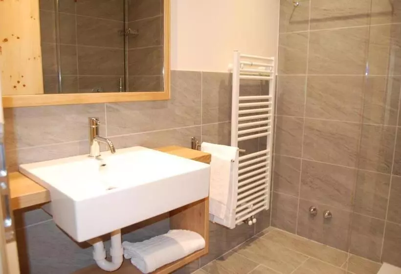 Superior room with lake view, Fontanella