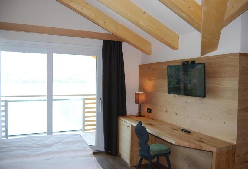 Superior room with lake view, Fontanella