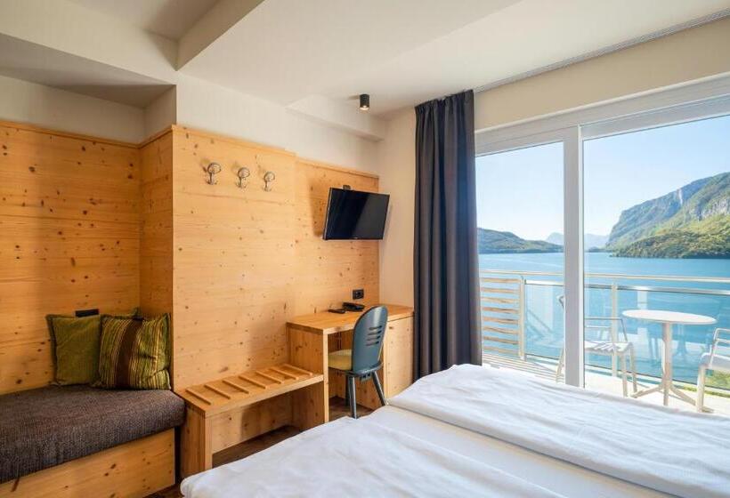 Pokój Deluxe, Fontanella