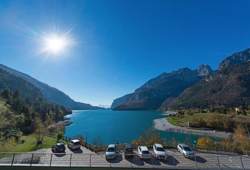 Pokój Deluxe, Fontanella