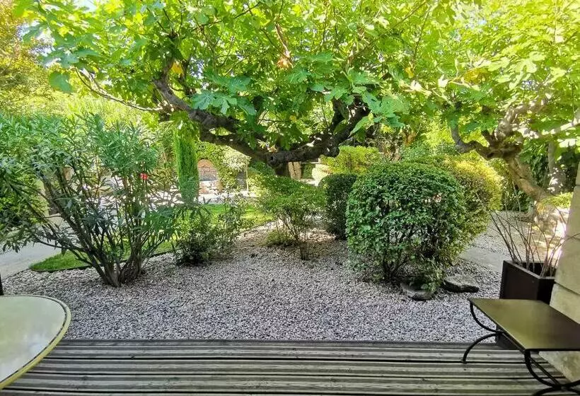 テラス付きスタンダードルーム, Hôtel Sous Les Figuiers   Piscine, Parking, Centre Ville
