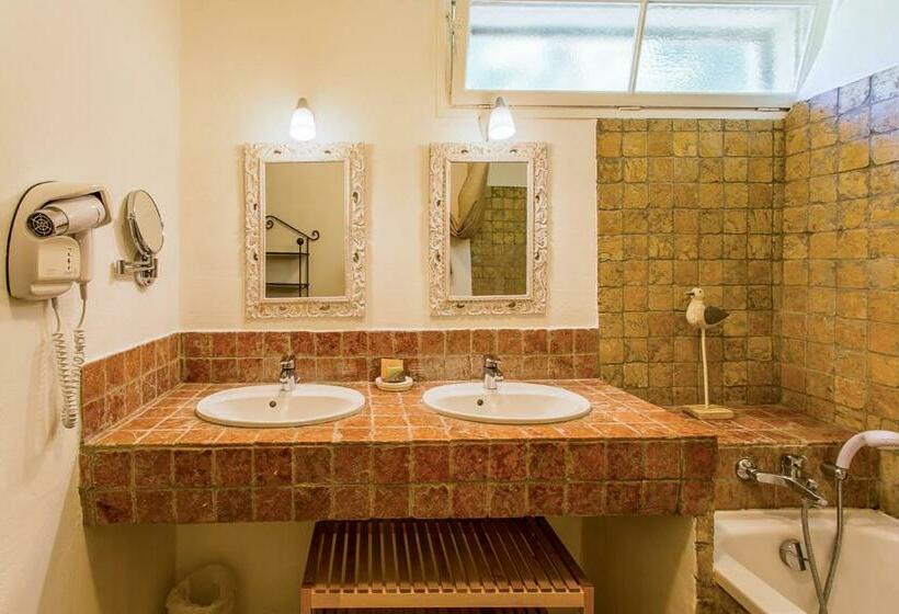 חדר סטנדרט עם טרסה, Hôtel Sous Les Figuiers   Piscine, Parking, Centre Ville