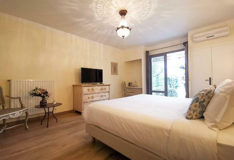 Quarto Estandar com Terraço, Hôtel Sous Les Figuiers   Piscine, Parking, Centre Ville