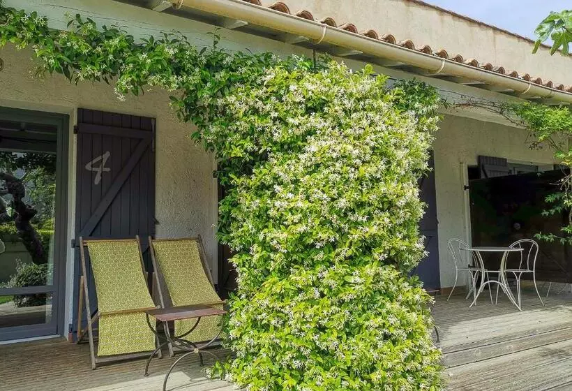 テラス付スタンダードルーム, Hôtel Sous Les Figuiers   Piscine, Parking, Centre Ville