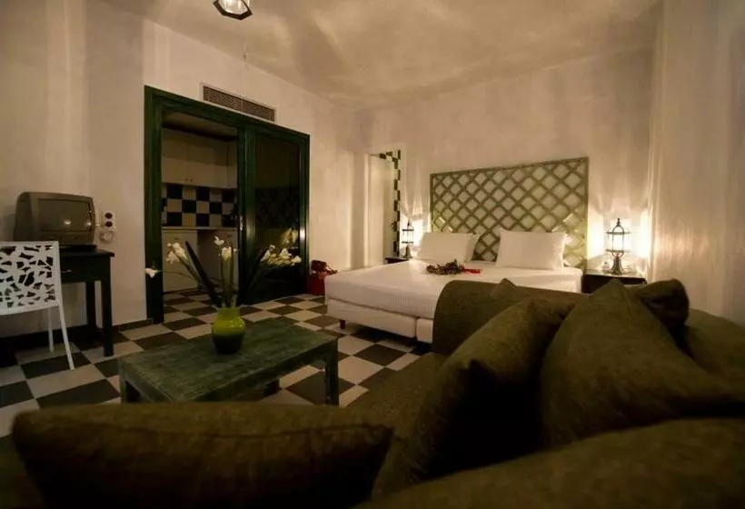 اتاق لوکس با چشم‌انداز دریا, Irida Boutique