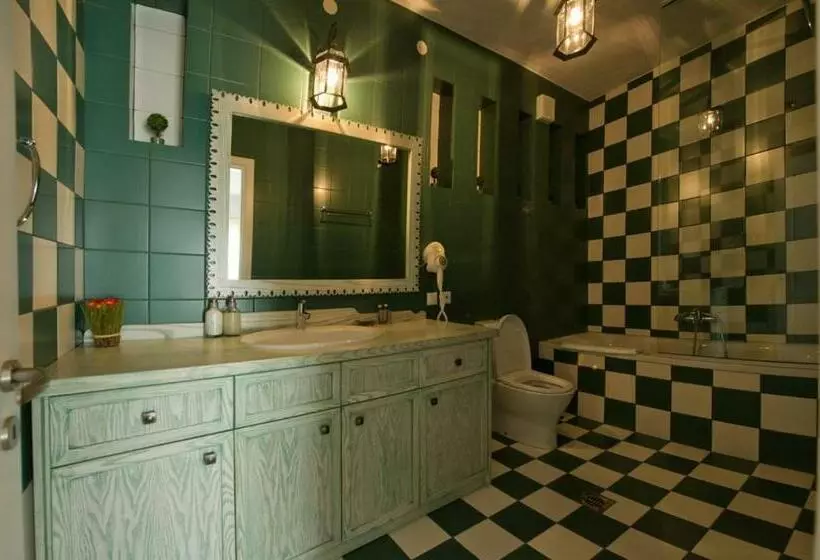 اتاق لوکس با چشم‌انداز دریا, Irida Boutique