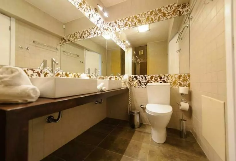 اتاق لوکس با چشم‌انداز دریا, Irida Boutique
