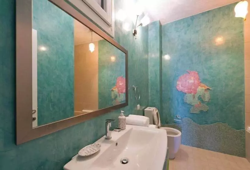 سوییت سوپریور با چشم‌انداز دریا, Irida Boutique