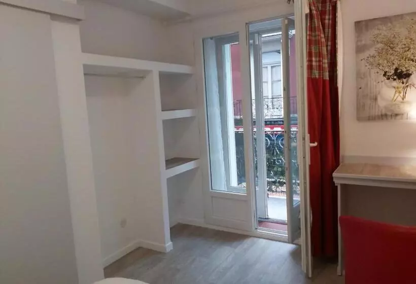 استودیو استاندارد با بالکن, Au Berceau De Bernadette