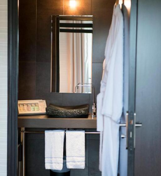 جناح جونيور, Le Domaine Des Lys