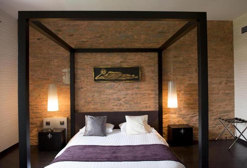 جناح جونيور, Le Domaine Des Lys