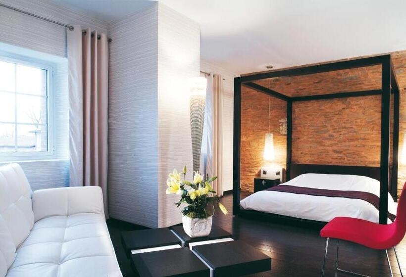 جناح جونيور, Le Domaine Des Lys